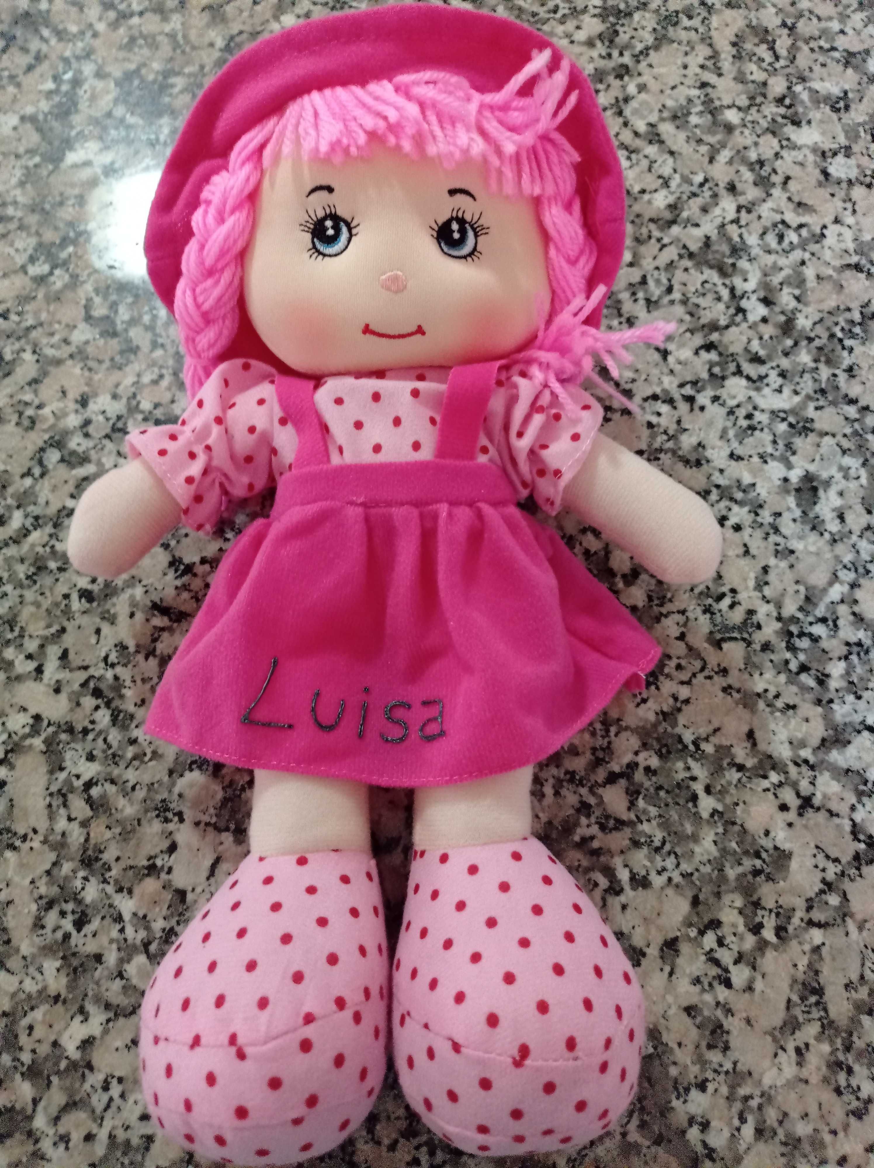 Boneca com o nome Luísa