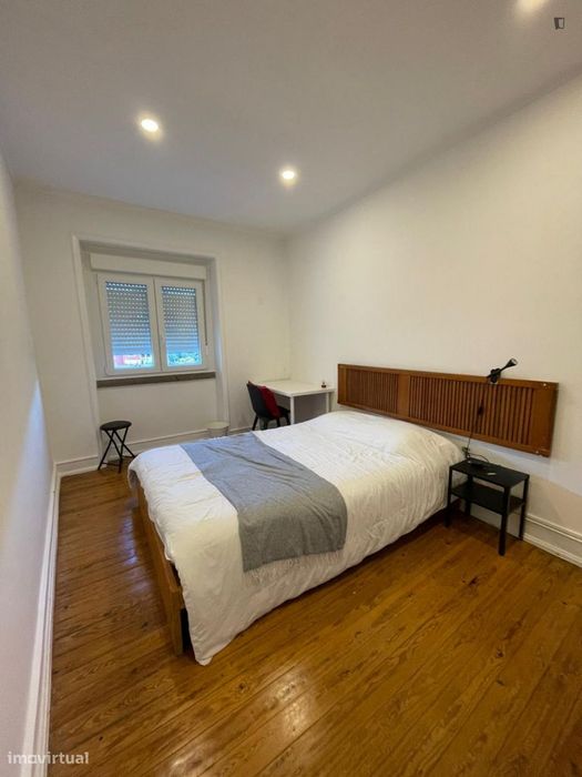 Quarto - localizado em Restelo Lisbon