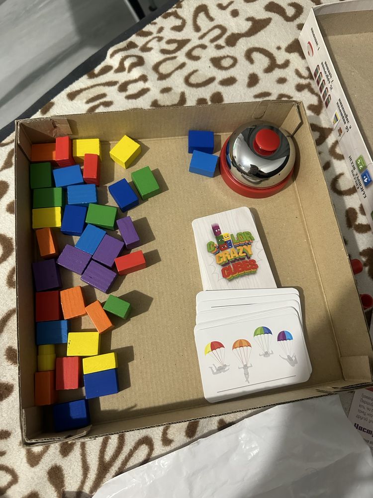 Настольная развлекательная игра Color Crazy Cubes