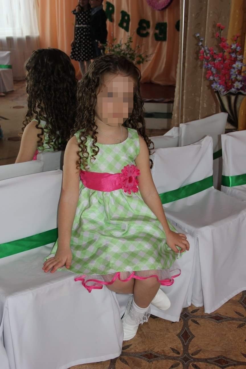 Дитяча св'яткова сукня на вік 5-7 років