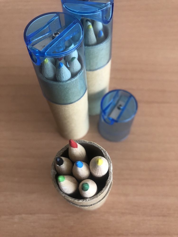 Pequena caixa de Lapís de cor