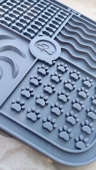 Силиконовый лизательный коврик LickiMat для собак миска для собак