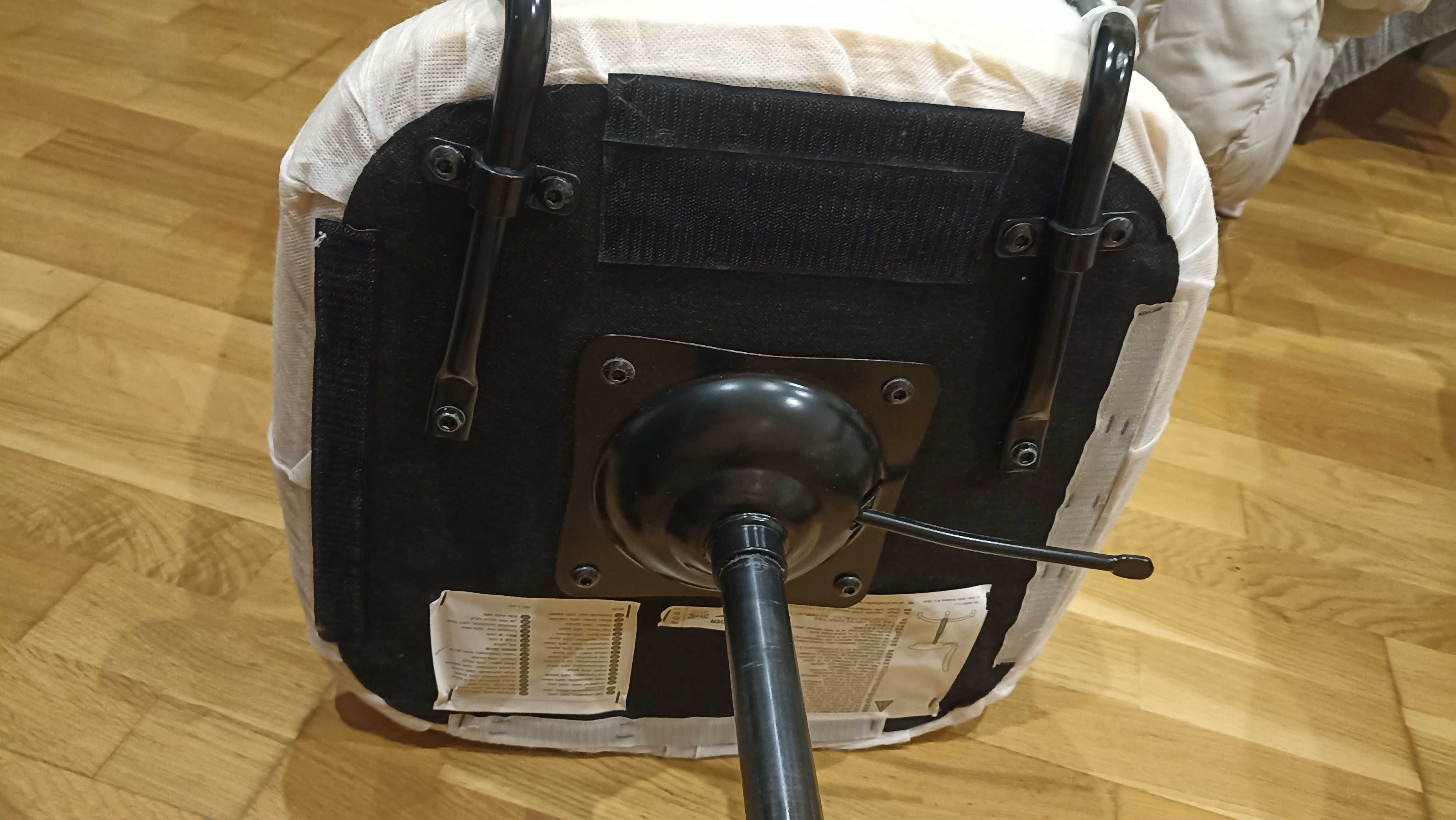 Cadeira giratória IKEA com almofada