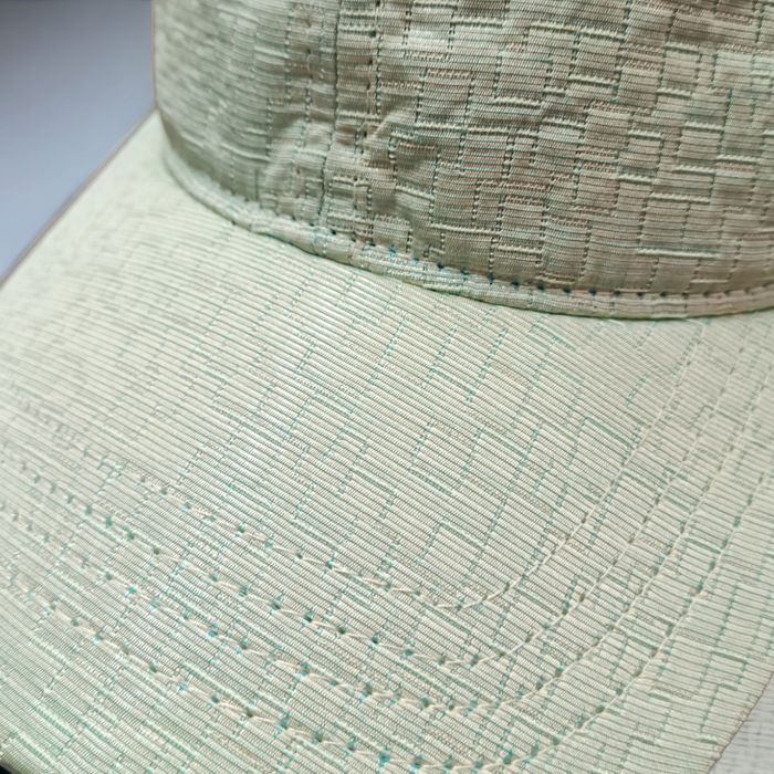 "Boné Exclusivo: Elegância e Qualidade Feitos à Mão"