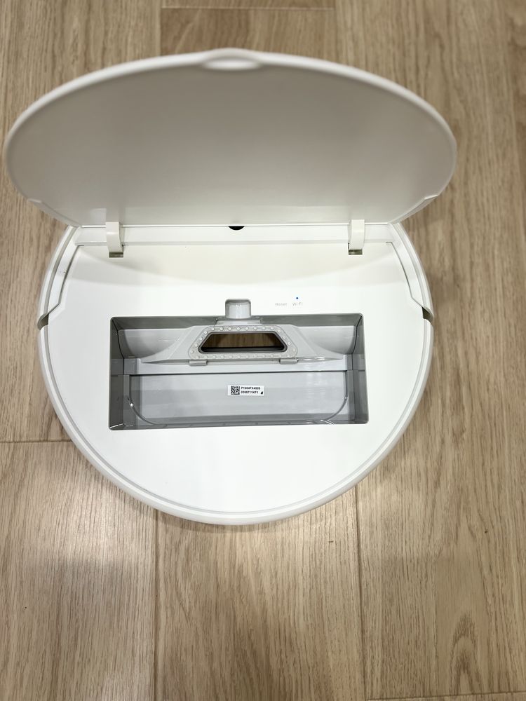 Mi Robot Vacuum-Mop робот - пилосос з функцією вологого прибирання