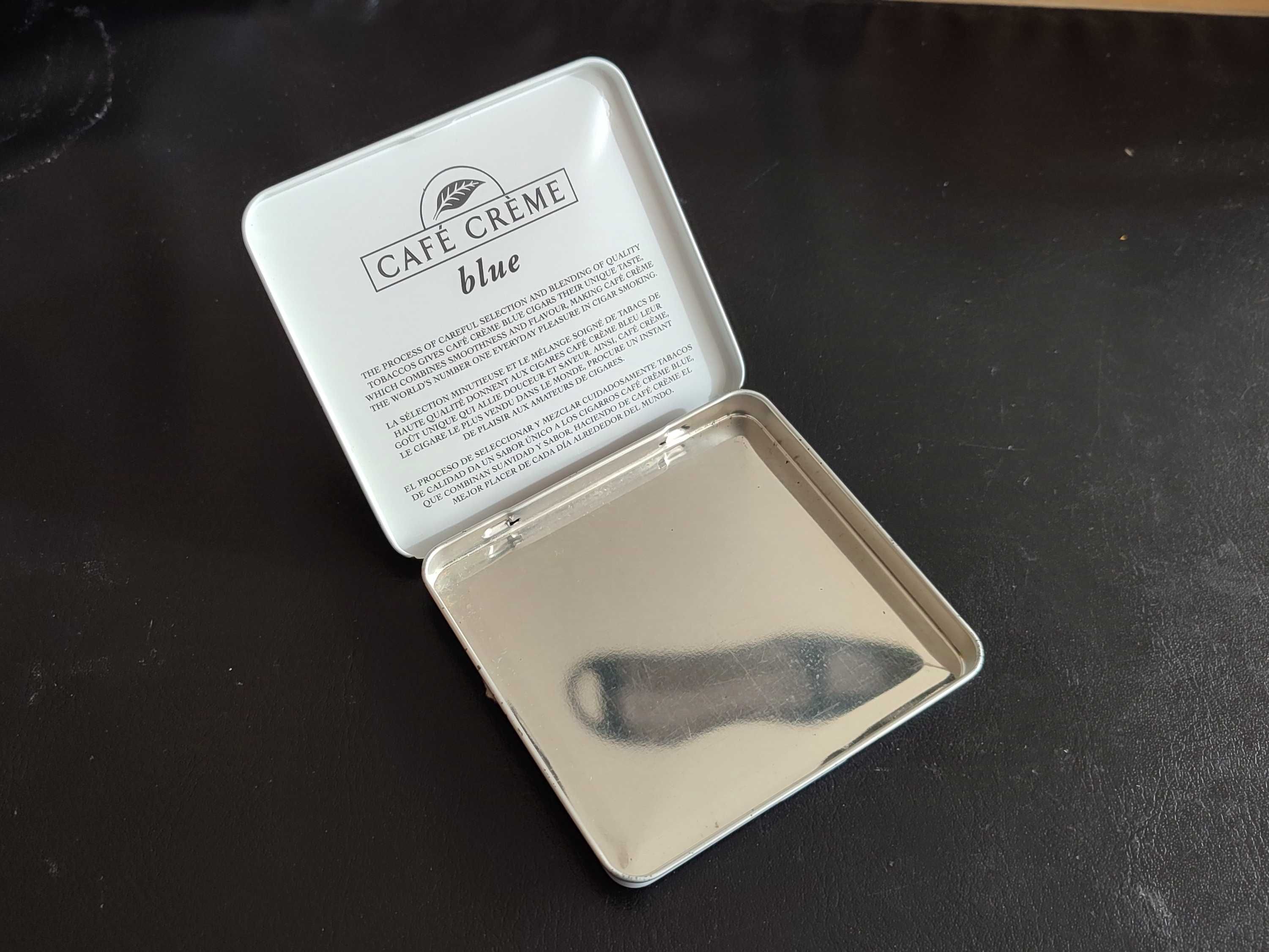 Caixa (vazia) de cigarrilhas Café Crème blue (década de 90)