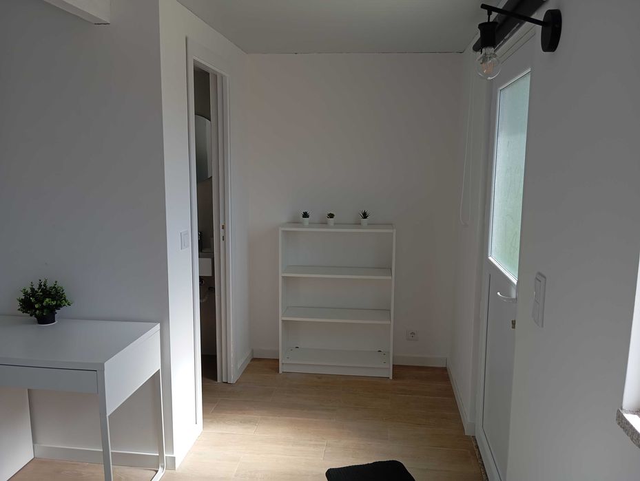 Alugo quarto suite no Furadouro