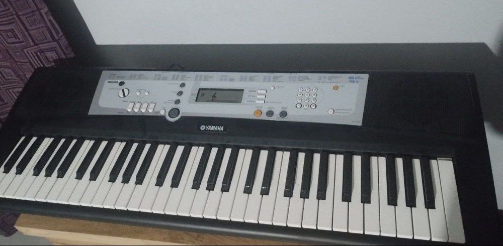 Продам синтезатор Yamaha YPT-200 з Німеччини