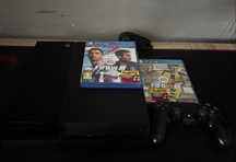 Konsola Ps4 wraz z padem Fifa 19 i fifa 17