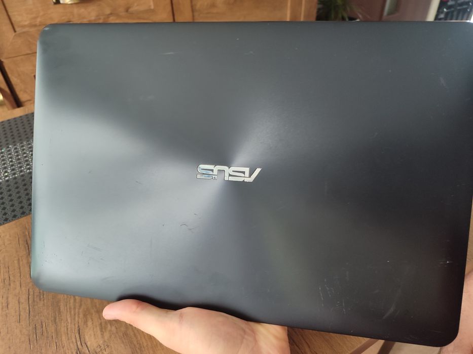 Laptop Asus A555L