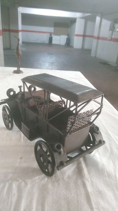 Rolls Royce modelo antigo feito a mão