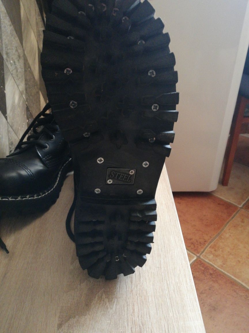 Buty glany steel black  (10 dzurek)  rozmiar 39