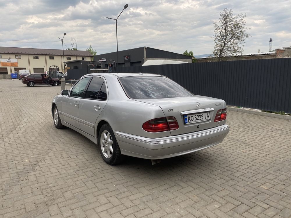 Мерседес w210