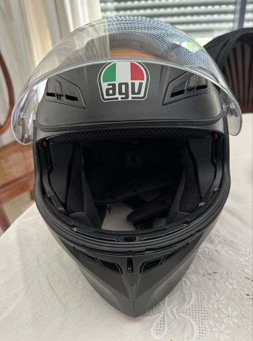 Capacete AGV , como novo , com mto poucas utilizações. Modular