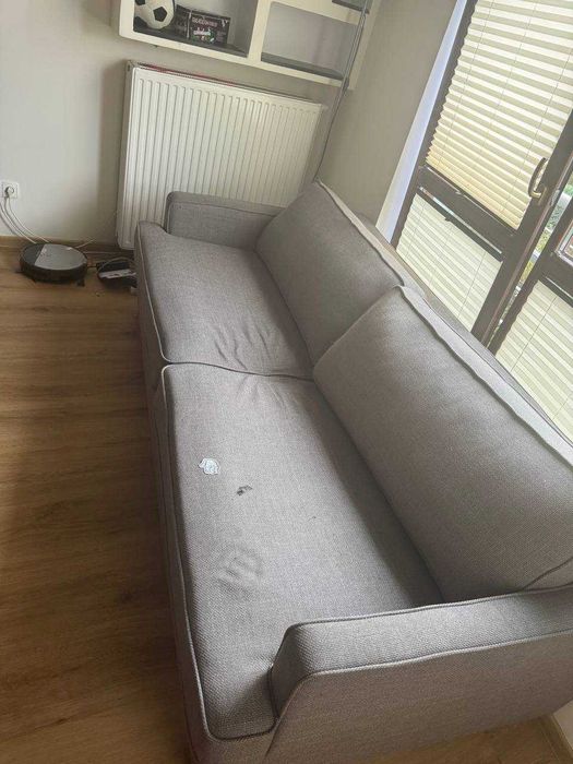 dwuosobową sofę w dobrym stanie
