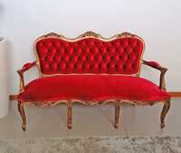 sofá vermelho luxuoso - capitone e talha dourada