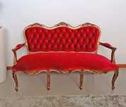 Canapé vermelho luxuoso - capitone e talha dourada