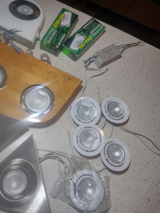 Oświetlenie halogenowe podszafkowe