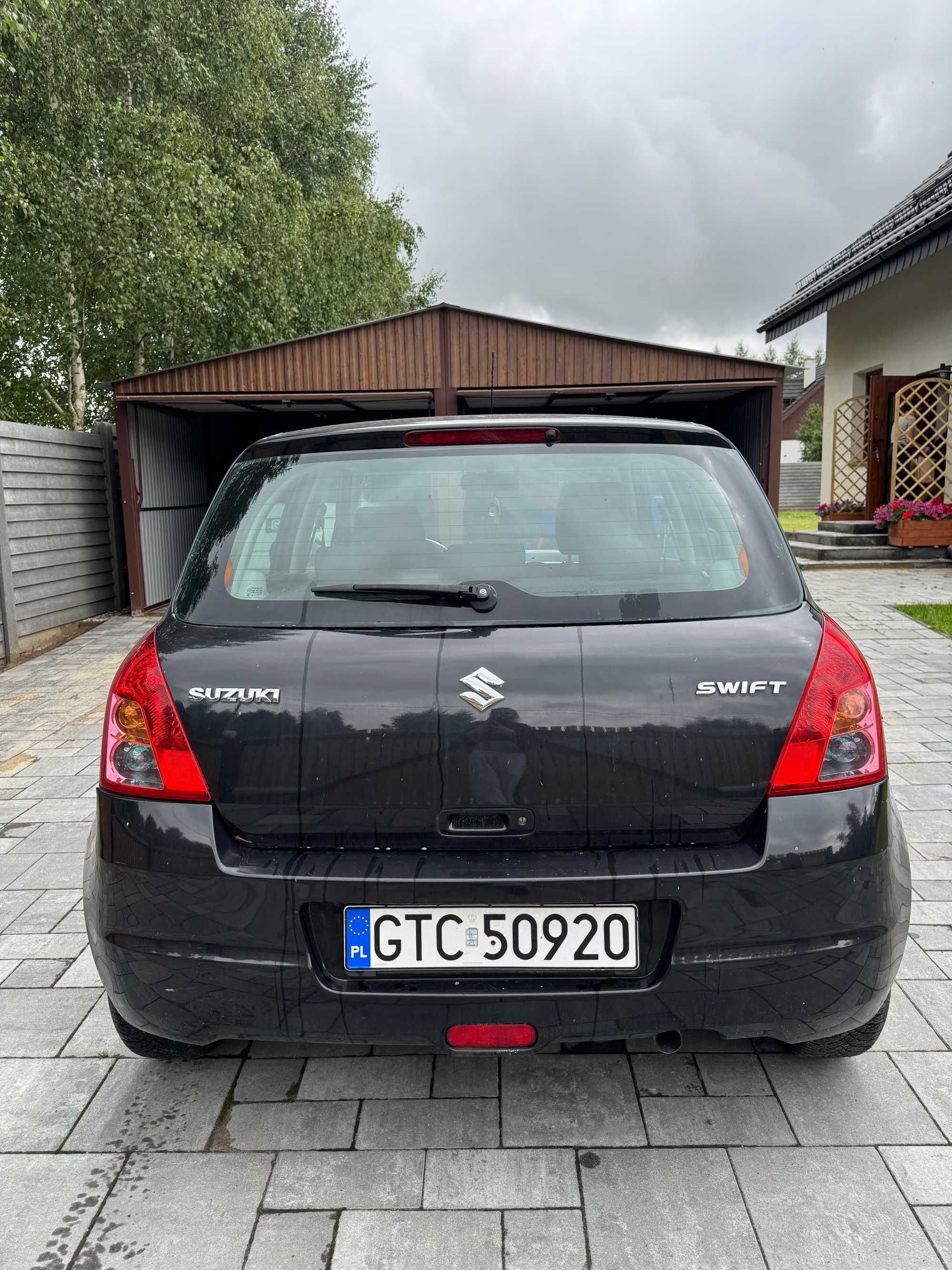 SUZUKI SWIFT benzyna 1,3 niski przebieg , zadbany.