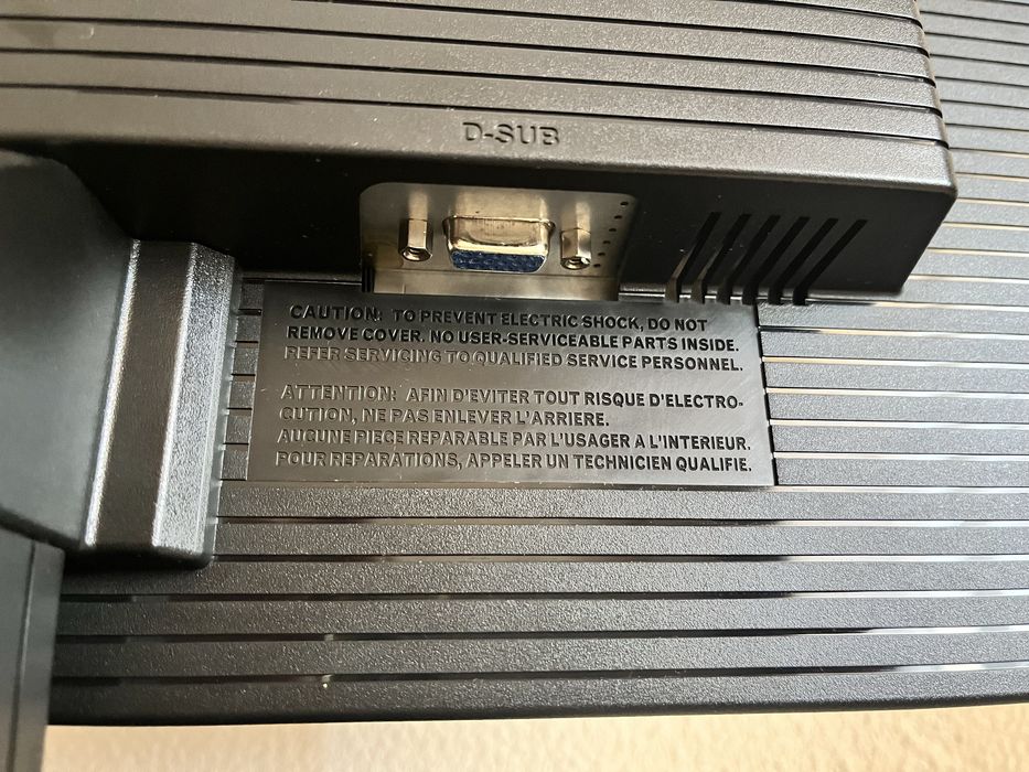 Monitor LG 19” + adaptador entrada HDMI