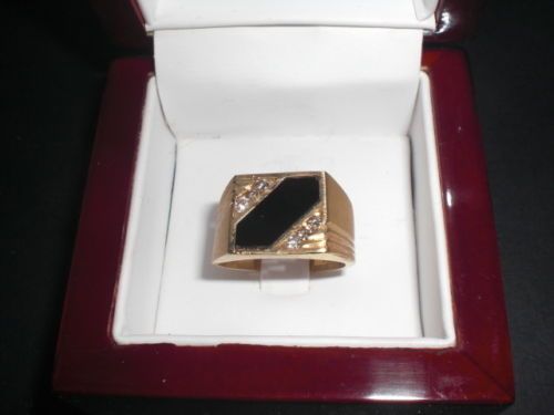 перстень, кольцо золотое с бриллиантами; кольцо с буквой F
