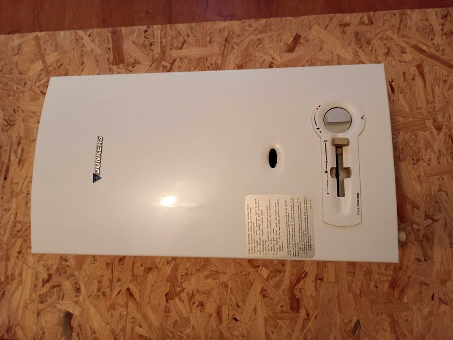 Газова колонка марки Junkers.