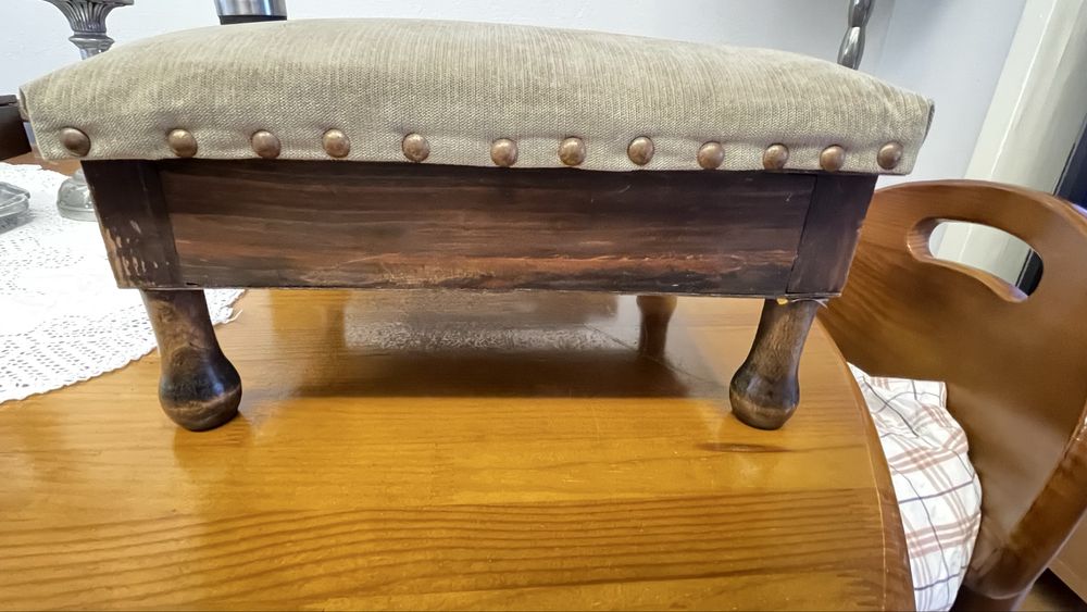 Apoio de pés/footstool, com gavetas
