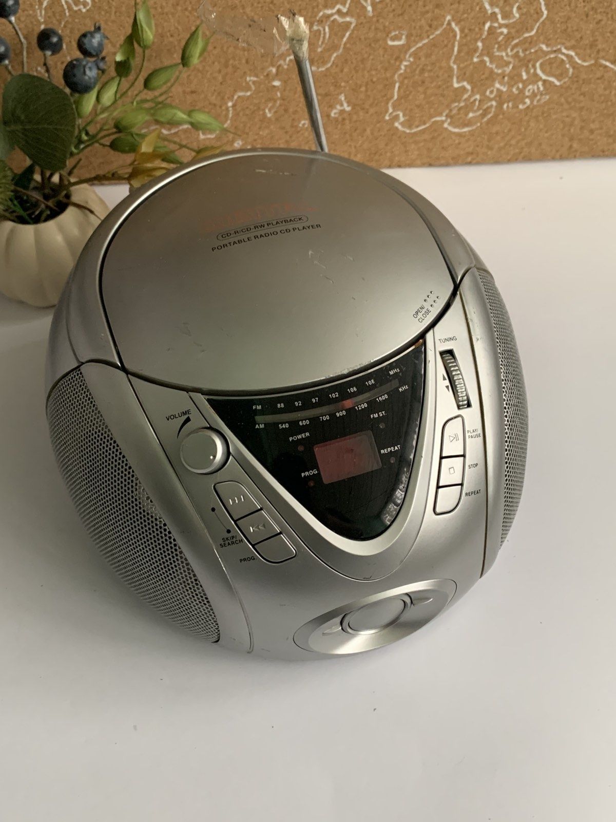 Портативний CD-програвач та радіоприймач FM/MW/LW Woolworths