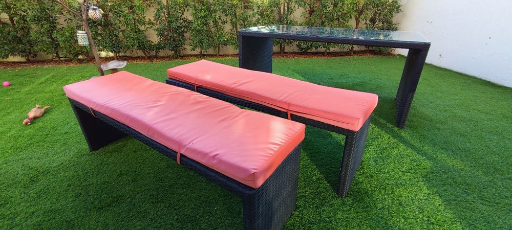 Mesa de jardim + bancos