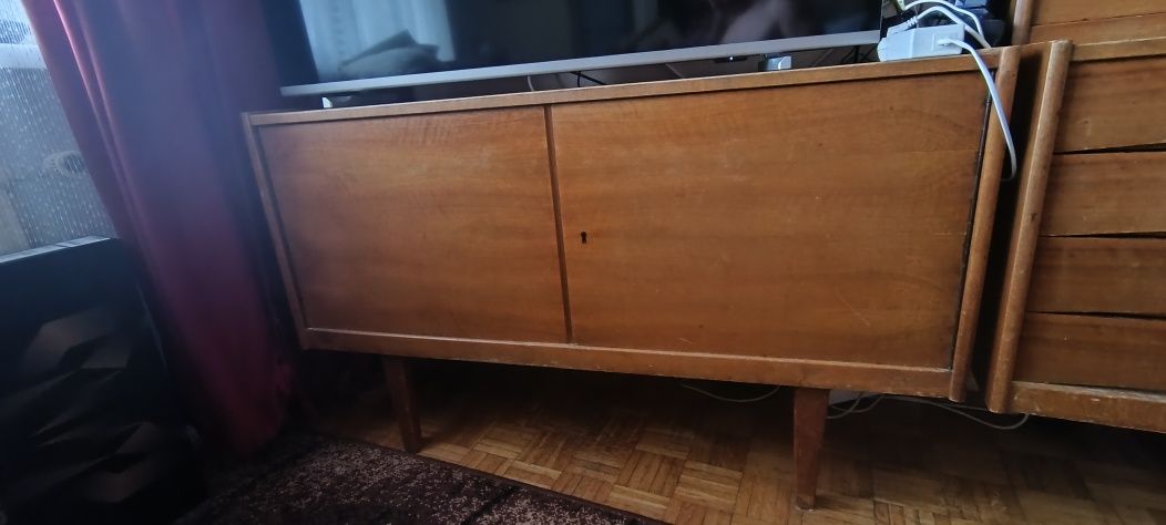 Meble stylowe z lat 60-tych