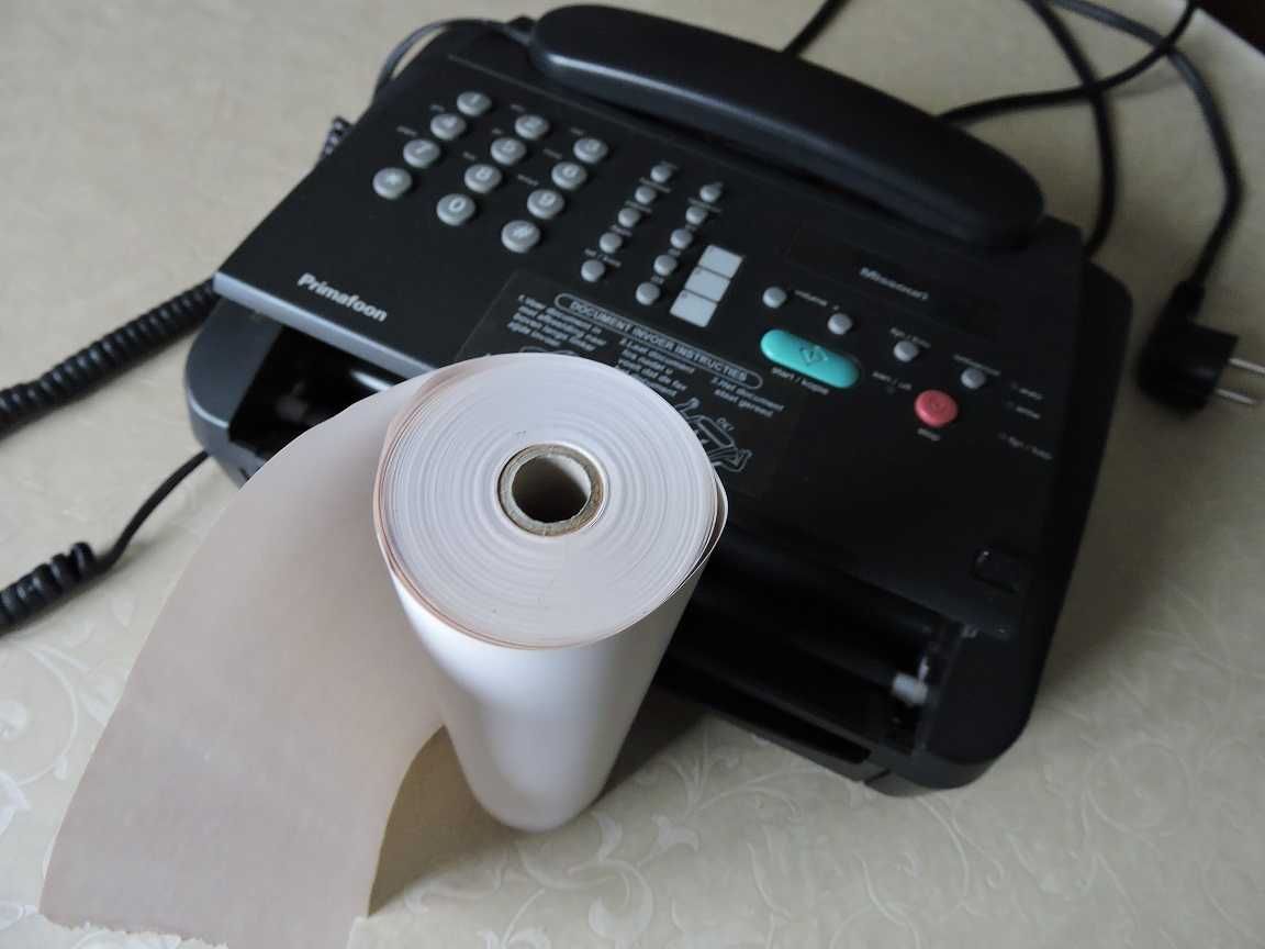 Fax em bom estado com rolo de papel