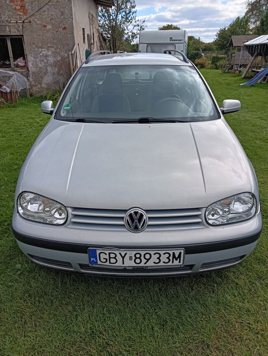 VW Golf 1.6 benzyna
