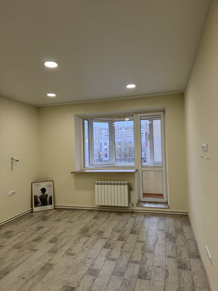 Продаж 2 кімнатноі вул Ахматовоі Анни 13 Г ( 2 поверх)метро»Позняки»