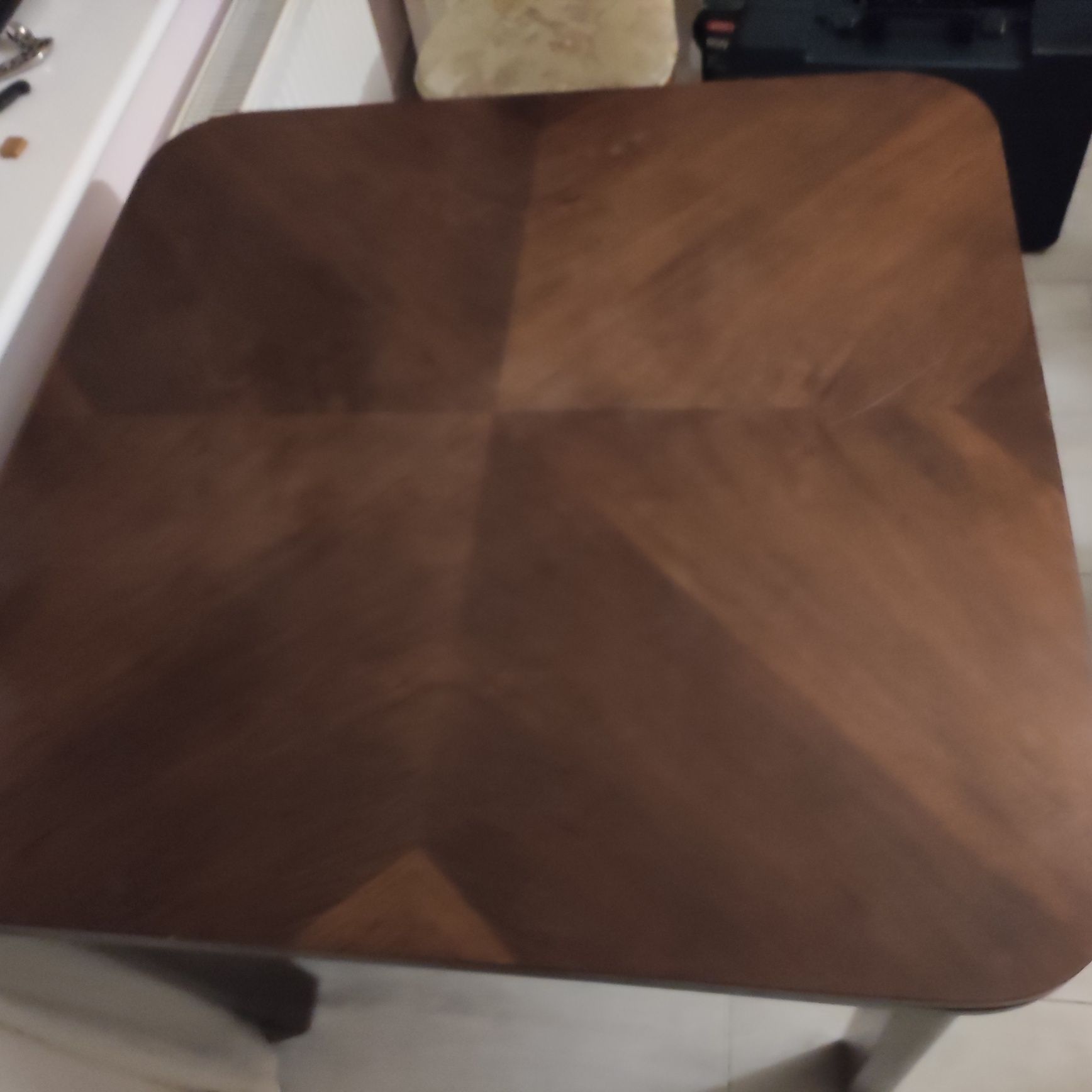 Sprzedam drewniany stół z krzesłami