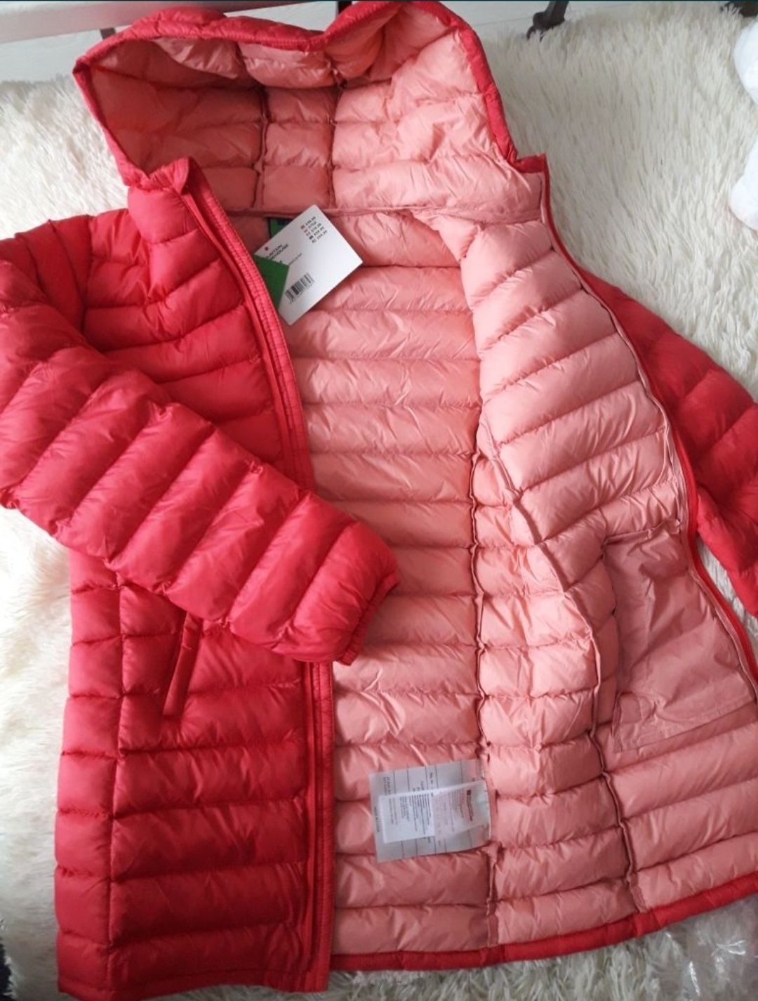 Продам новую куртку девочке  Mountain 9-10 лет.