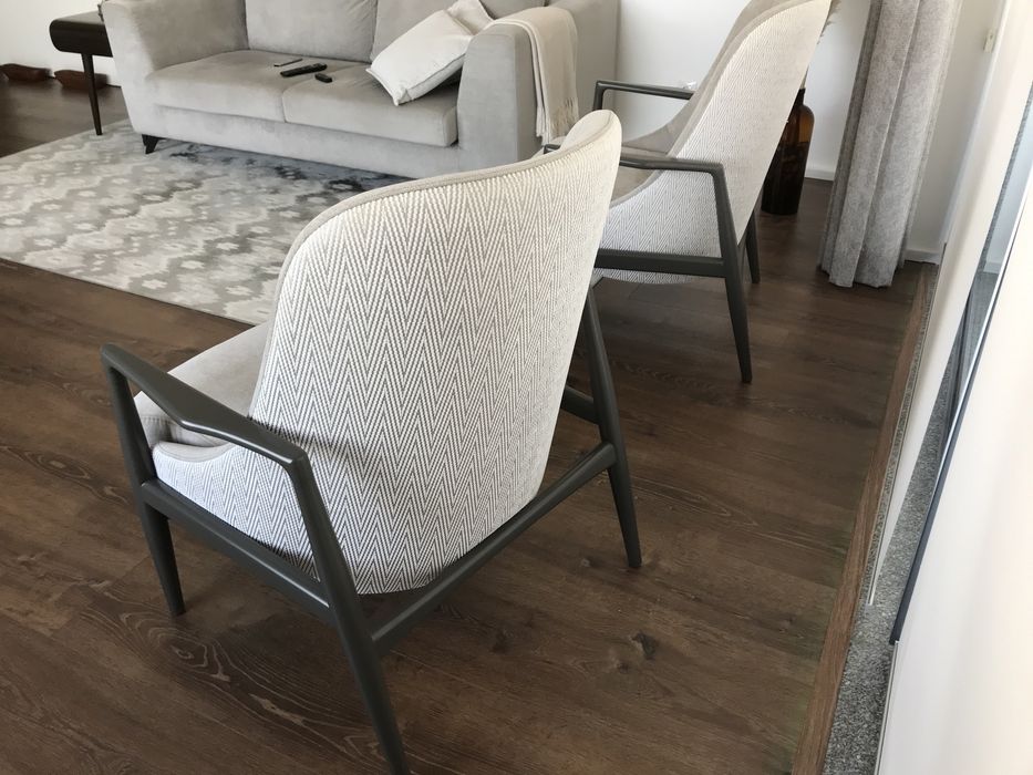 2 Poltronas com oferta das almofadas..