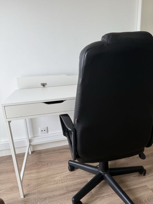 Vendo secretaria + cadeira