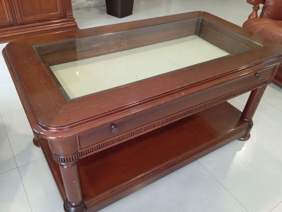 Mesa de centro em cerejeira