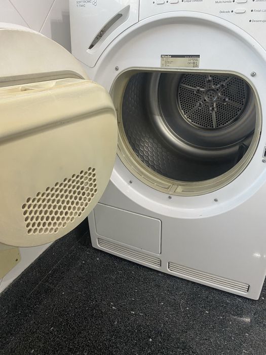 Pack máquina de lavar roupa Bosch e máquina de sacar roupa Miele