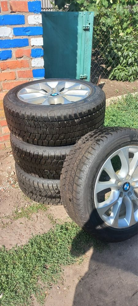 Продам комплект зимних шин Bridgestone Blizzak с дисками BMW