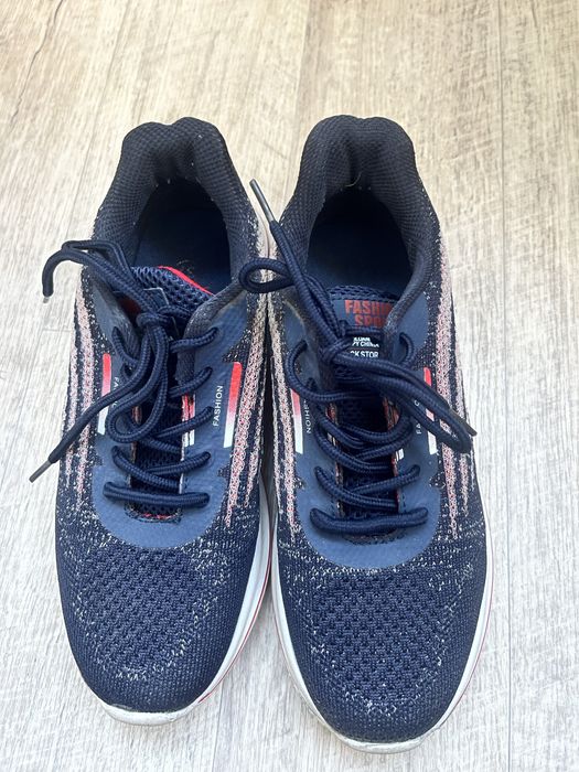 Кросівки для дівчинки розмір 37, устілка 23,5 см