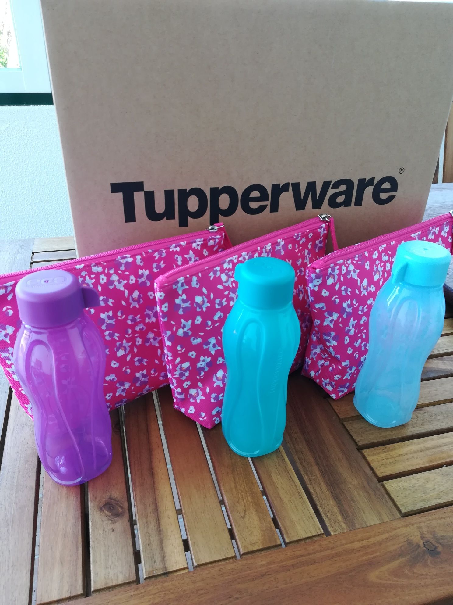 Ecogarrafa 310ml Tupperware + bolsa necessaire novo