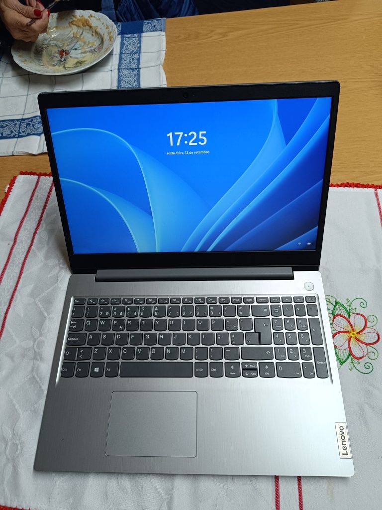 Portátil Lenovo ideiapad.3