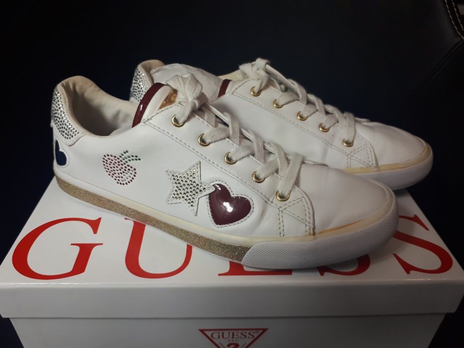 Sneakersy GUESS trampki naszywki białe 39