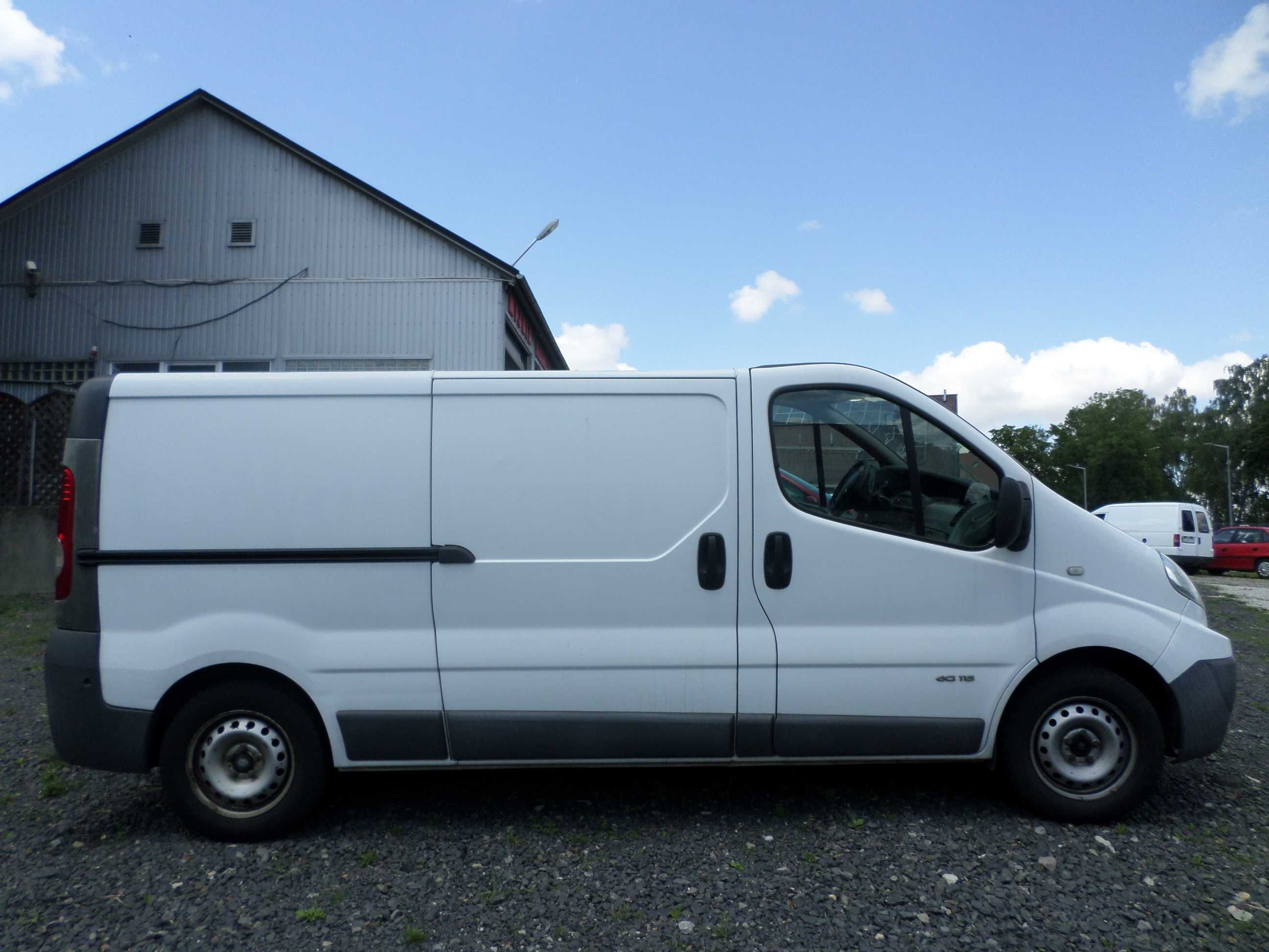 Renault Trafic 2.0 dci 115KM L2h1 wersja długa, uszkodzony silnik