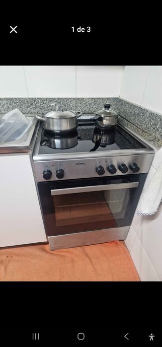 Fogão de Vitrocerâmica com Forno Incluso