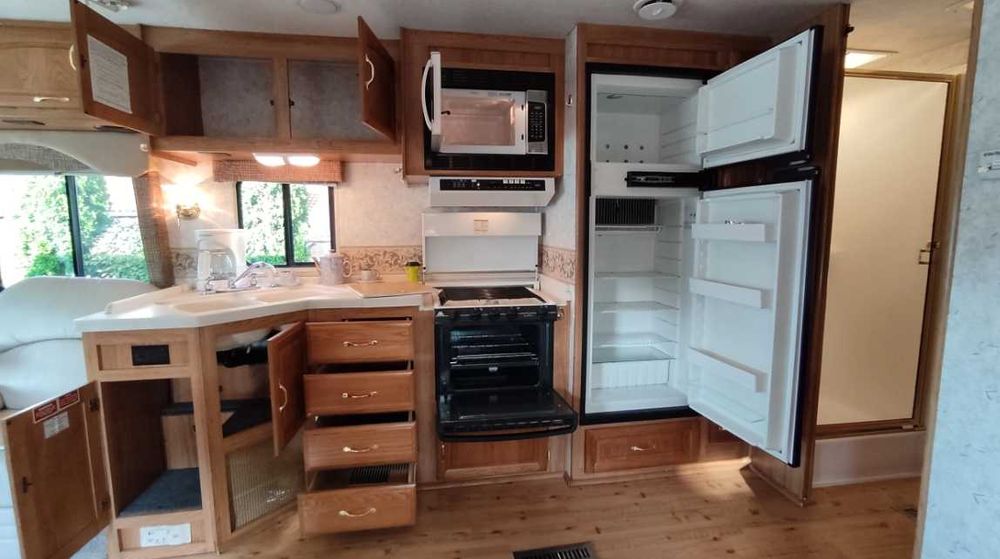 Kamper (RV)  Freightliner Cruise Air z 2006 roku