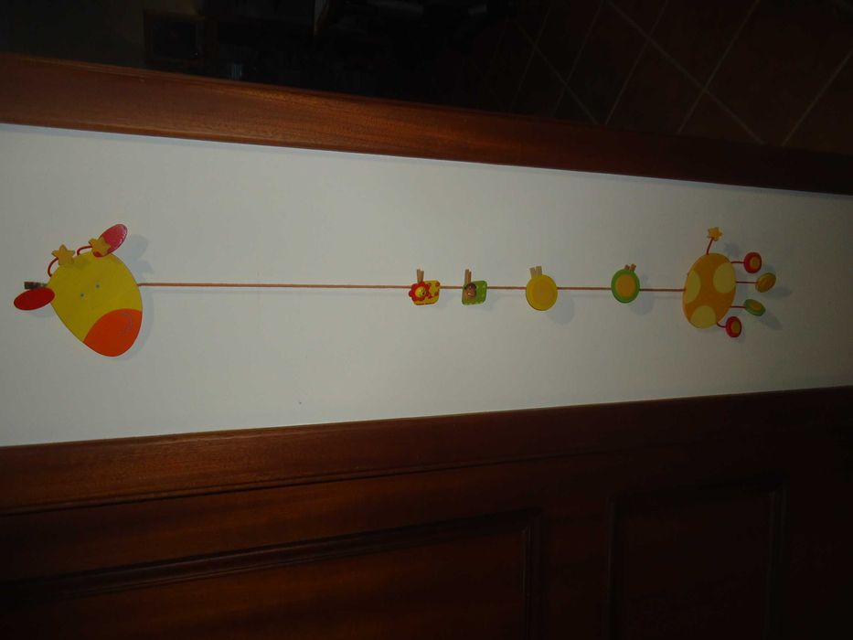 Girafa em madeira - Medidor de altura para criança