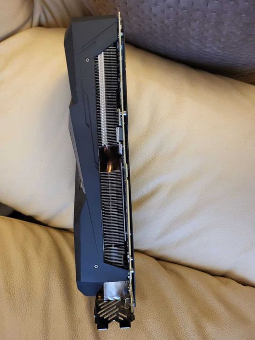 Intel I9 9900, RTX 2080 SUPER 8 GB, RAM: DDR 32GB, MOBA, PS