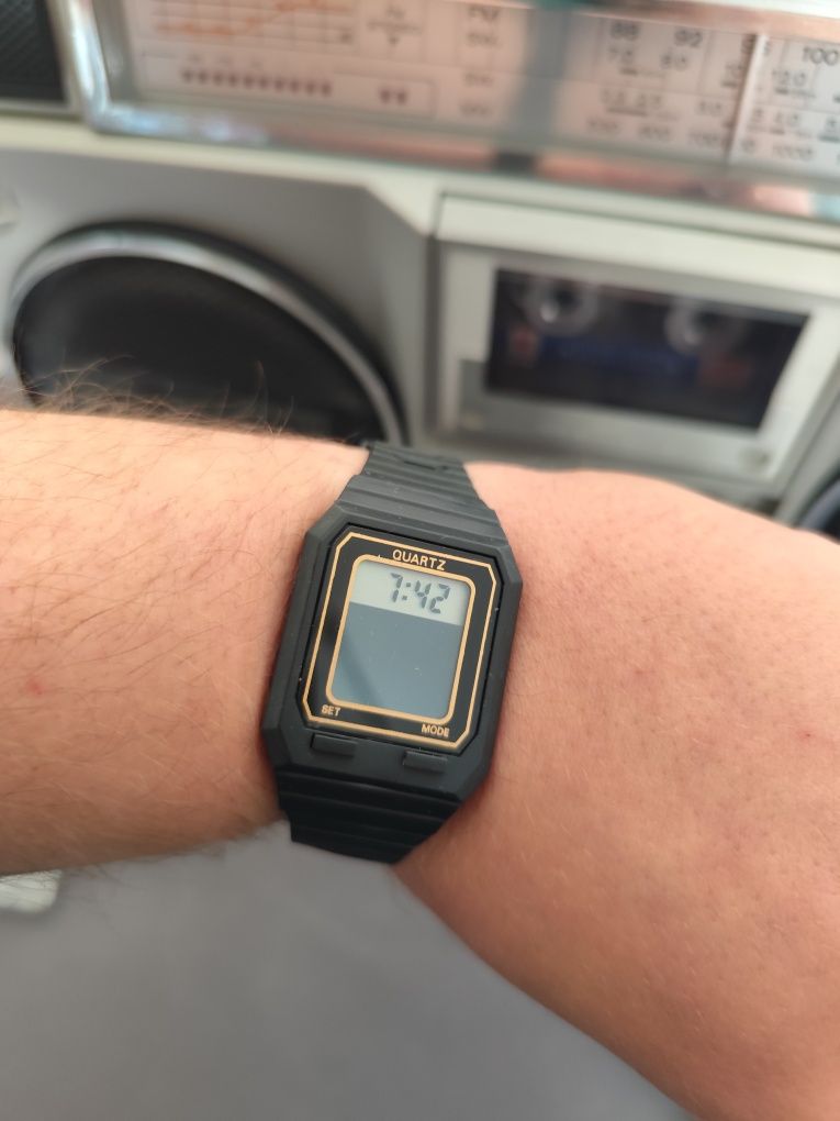 Zegarek elektroniczny lata 80 vintage retro prl